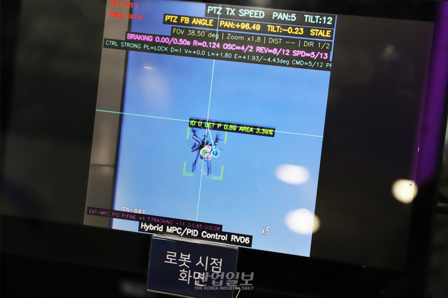 적 드론 감지되면 로봇이 자동 대응…‘소부대용 전술 로봇’ 등장