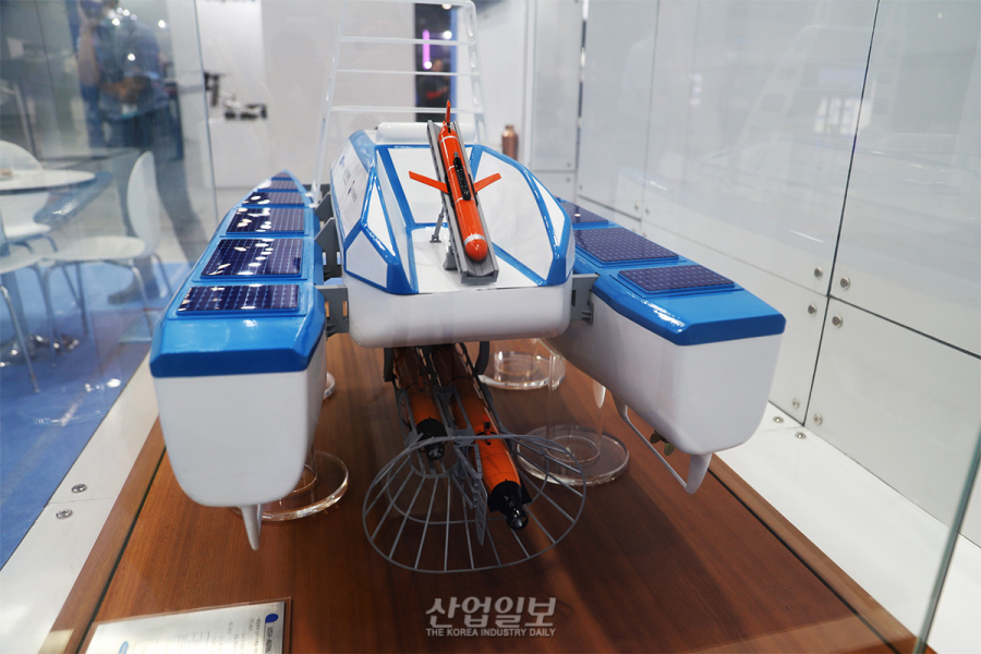 ‘게’ 닮은 수중보행 로봇, 기뢰 찾고 소해까지
