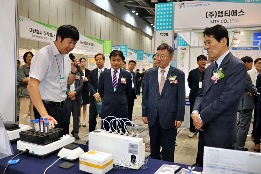 폐기물 처리 넘어 재생소재·공정기술로…‘RETECH·A-POWDER TECH 2026’ 개막