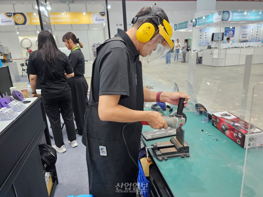 [TiTE x IHT 2026] 다이완 어브레이시브스, 연마재·홀더 전시와 가공 시연 진행