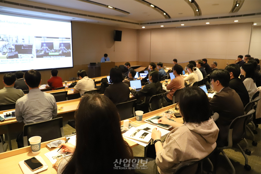 RFM 핵심 ‘범용성’…승부처는 결국 데이터