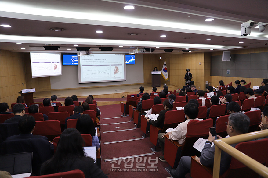 인구절벽, 교육·노동·산업 순차·연쇄 충격…국가·사회 시스템 재설계 필요