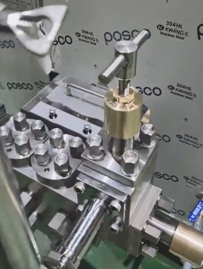고압 균질기, Homogenizer  500L/Hr   250bar  7.5hp 제품 이미지